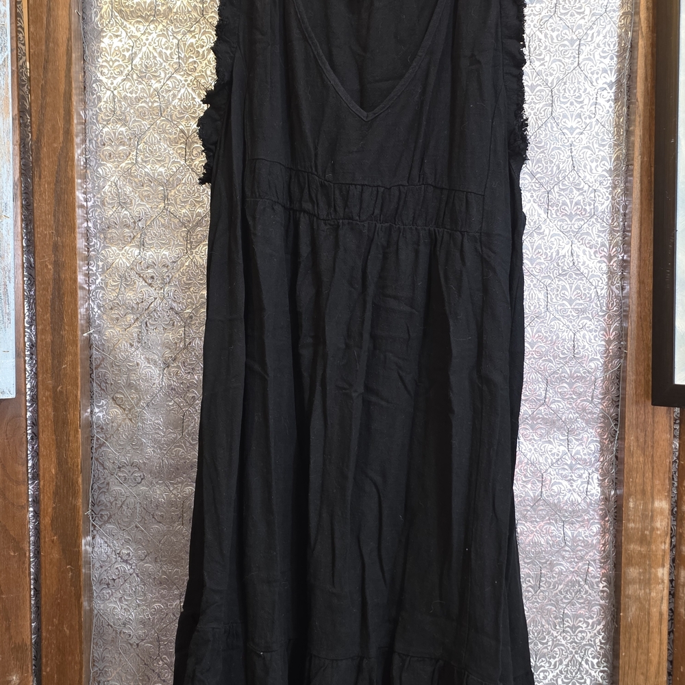 Umgee Black Linen Fabric Raw Hem And Sleeveless Fun Flirty 1X